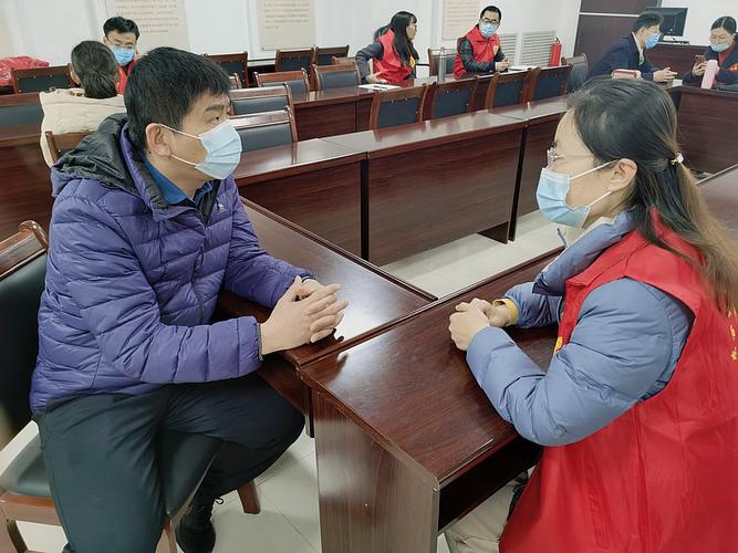 二中教师走进社区开展教育咨询志愿活动
